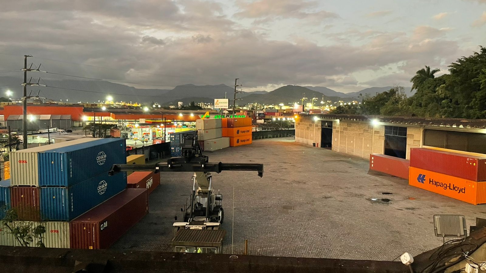 Vista panorâmica da operação da Estrada Transportes